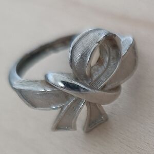 Avon Silver Bow Ring for Women